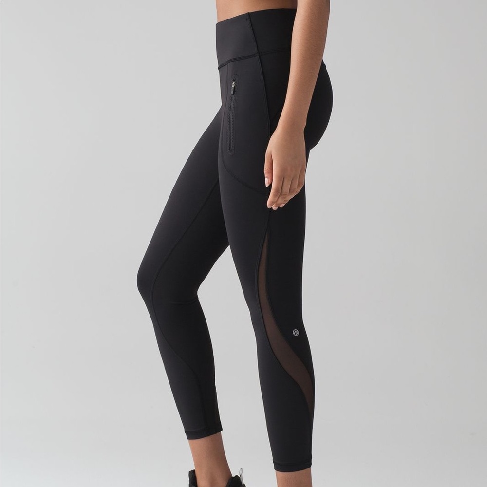 Lululemon Invigorate 7/8 Tight - Size 6